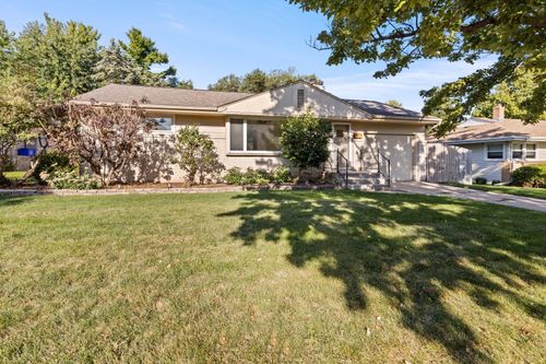 815 Woodland Dr, Rockford, IL, 61108-3831 | Card Image