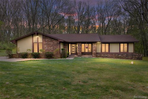 9730 Gibbs Rd, Clarkston, MI, 48348-1506 | Card Image