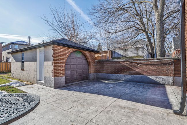 1075 Glengrove Ave, House other with 4 bedrooms, 3 bathrooms and 4 parking in North York ON | Image 37