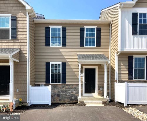 93-262 Holstein Dr, HANOVER, PA, 17331-8043 | Card Image