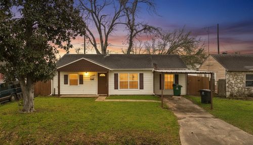 3325 Mccrarey Dr, Houston, TX, 77088-3033 | Card Image
