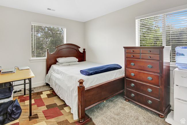 Bedroom with multiple windows | Image 23
