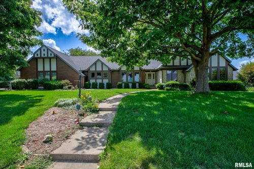 301 Knollaire Dr, Metamora, IL, 61548-8443 | Card Image