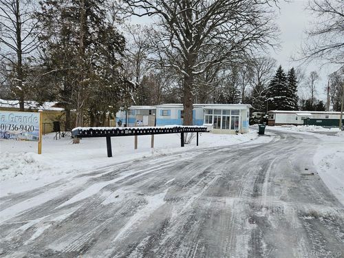 4403 Davison Rd, Burton, MI, 48509-1409 | Card Image