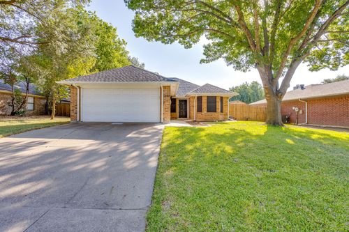1200 Windy Meadows Dr, Burleson, TX, 76028-2571 | Card Image