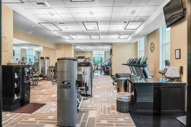 Hall with elevator | Image 5