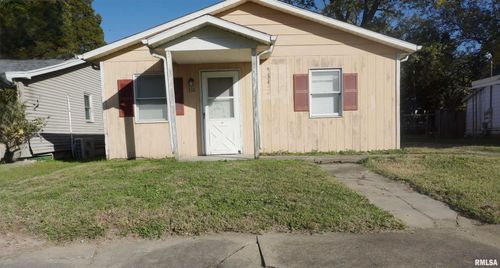 310 N 4th St, Elkville, IL, 62932-1071 | Card Image