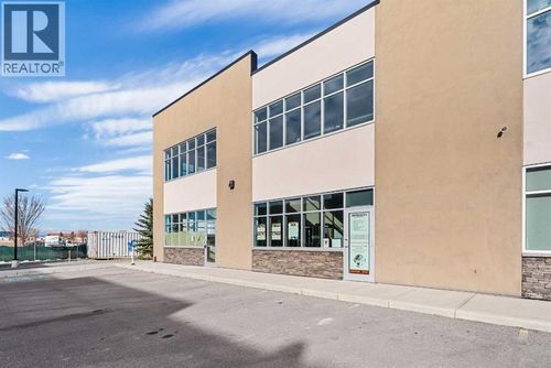 1-110 Commercial Dr, Calgary, AB, T3Z2A7 | Card Image