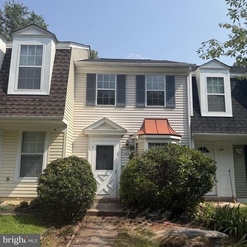 32 Palmer Ct, STERLING, VA, 20165-5715 | Card Image