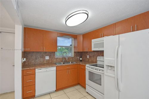 apt-206c-6650 Royal Palm Blvd, Margate, FL, 33063-2182 | Card Image
