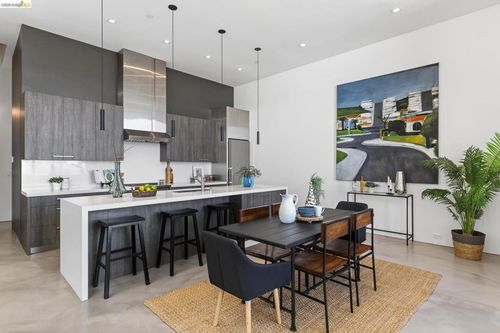 811 Folger Ave, Berkeley, CA, 94710-2800 | Card Image