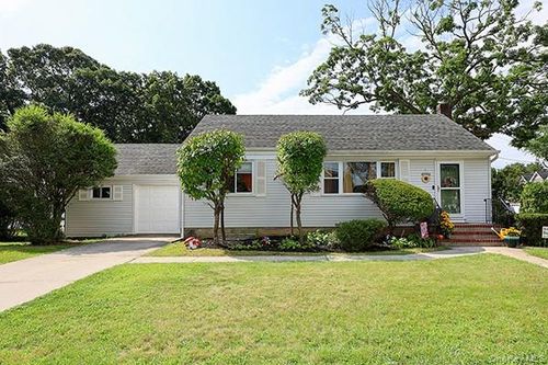 384 Michigan Ave, Massapequa Park, NY, 11762-2503 | Card Image