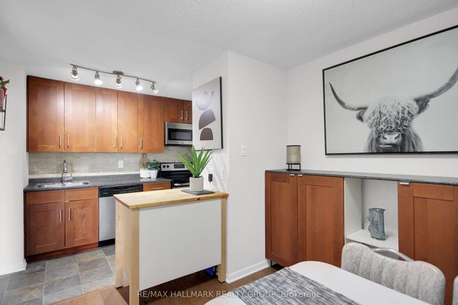 210 - 1505 Baseline Rd, Condo with 3 bedrooms, 2 bathrooms and 1 parking in Ottawa ON | Image 12