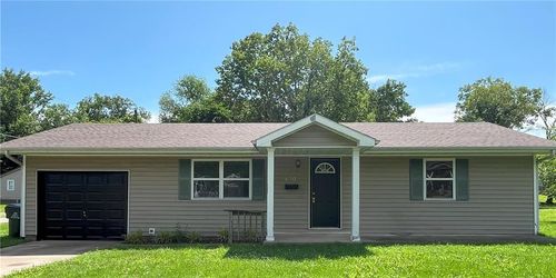 630 N Main St, Nevada, MO, 64772-2351 | Card Image