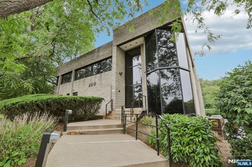 100 Union Ave, Cresskill, NJ, 07626-2141 | Card Image