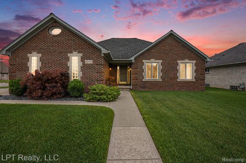 28687 Squire Dr, Chesterfield, MI, 48047-3747 | Card Image