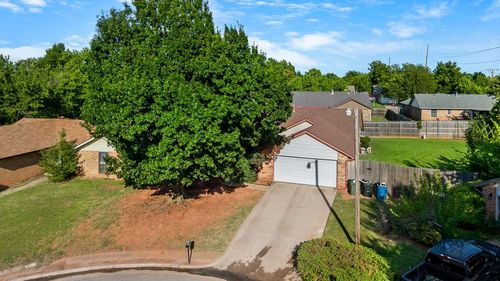 1412 Huntington Dr, Edmond, OK, 73012-6546 | Card Image