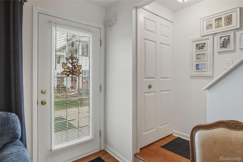 45745 Kensington St, Utica, MI, 48317-5945 | Card Image