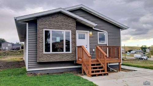 822 Heritage St, Belle Fourche, SD, 57717-4411 | Card Image