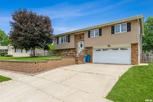 1408 Royal Oak Ct, De Witt, IA, 52742-1023 | Card Image