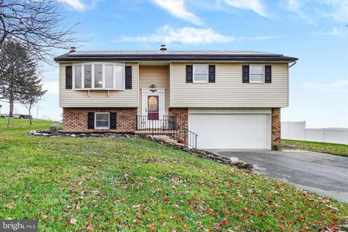 121 Pauline Ave, YORK, PA, 17408-6228 | Card Image