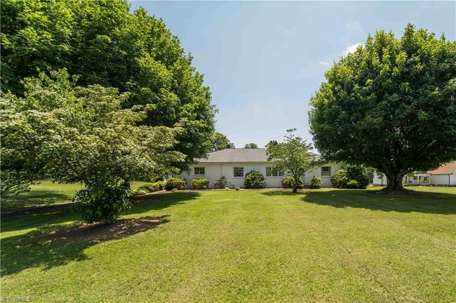 2025 W Main St, House other with 3 bedrooms, 2 bathrooms and null parking in Yadkinville NC | Image 4