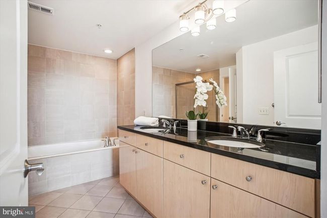 UNIT-805 - 11990 Market St, Condo with 3 bedrooms, 2 bathrooms and null parking in RESTON VA | Image 22