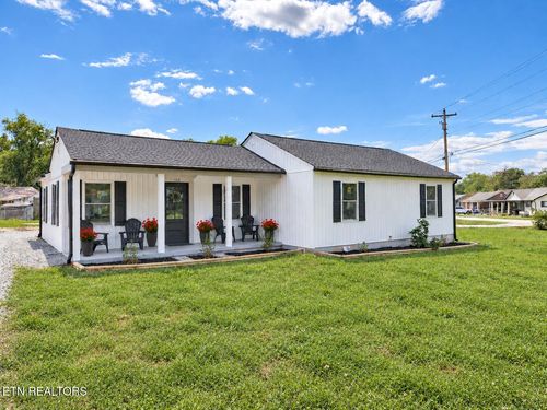 102 Love Dr, Harriman, TN, 37748-7200 | Card Image