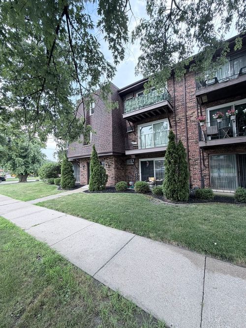 2w-7005 99th St, Chicago Ridge, IL, 60415-1265 | Card Image