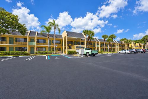 1509 Meadows Cir W, Boynton Beach, FL, 33436-9209 | Card Image