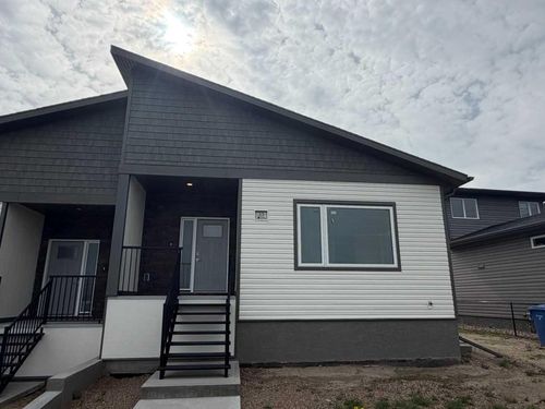 33 Sierra Green Sw, Medicine Hat, AB, T1B0R5 | Card Image