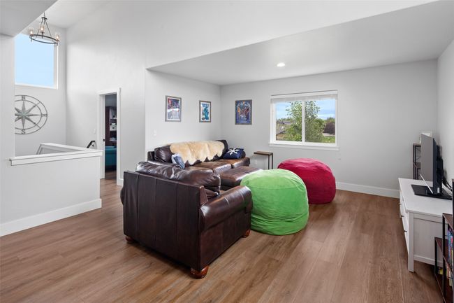 Upper level TV room. | Image 44