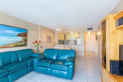 1109 - 401 Ocean Dr, Condo with 1 bedrooms, 1 bathrooms and null parking in Miami Beach FL | Image 2