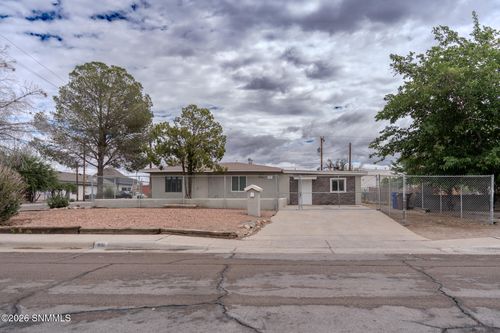 801 Chaparro St, Las Cruces, NM, 88001-3256 | Card Image