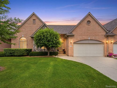 2633 Ridgecrest Dr, Shelby Township, MI, 48316-3868 | Card Image