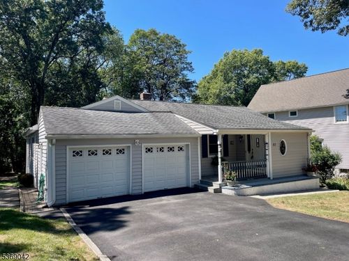 53 W Summit Ave, Midland Park, NJ, 07432-1235 | Card Image