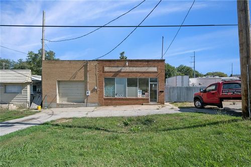 10058 E Wilson Rd, Independence, MO, 64053-1541 | Card Image