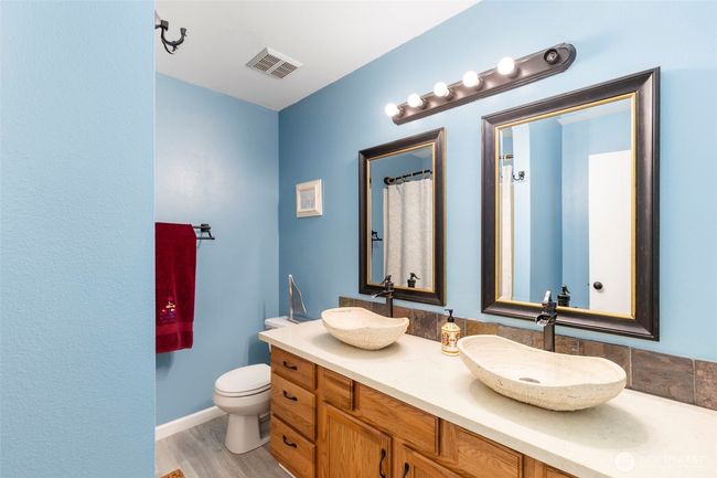 Full primary bathroom | Image 15