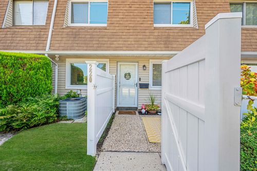220 Storm Dr, Holtsville, NY, 11742-1922 | Card Image
