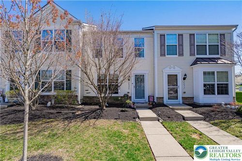 8428 Cromwell Ct, BREINIGSVILLE, PA, 18031-1589 | Card Image