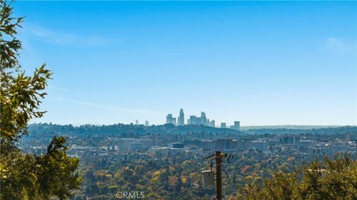 1701 Country Ln, Pasadena, CA, 91107-1104 | Card Image
