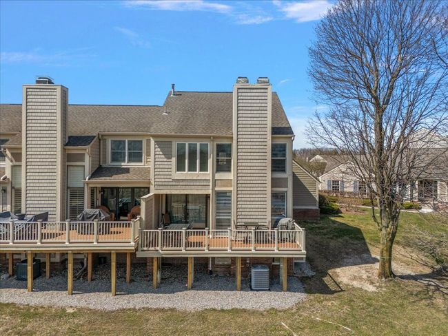 END UNIT CONDO W/ELEVATED DECK | Image 45