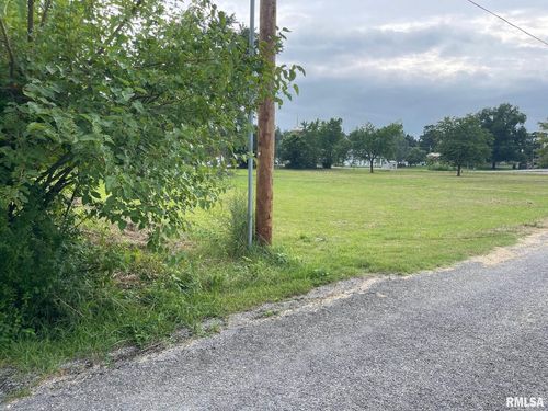 116 School St, Ewing, IL, 62836-1429 | Card Image