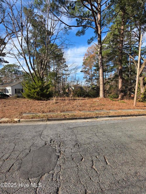 404 Summit Ave, Kinston, NC, 28501-4027 | Card Image