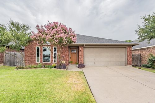 7403 Fossil Lake Dr, Arlington, TX, 76002-4715 | Card Image