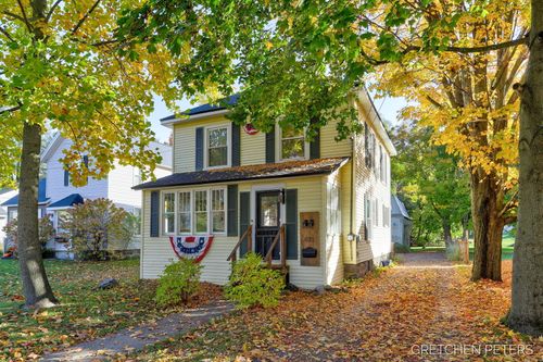 621 Main St, Wayland, MI, 49348-1318 | Card Image