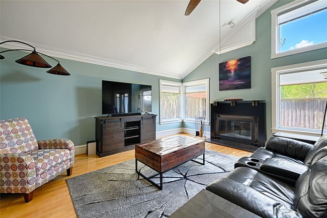 Vaulted ceiling in the family room, lots of natural light. | Image 19