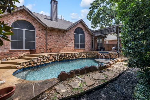 2807 Stonehurst Dr, Grapevine, TX, 76051-2681 | Card Image