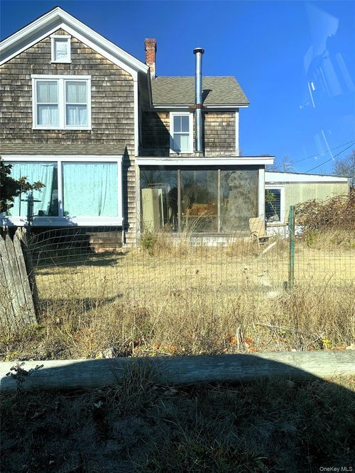 12 Pleasant Valley Rd, Eastport, NY, 11941-1339 | Card Image