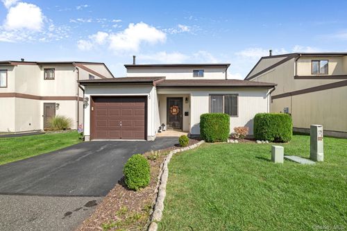 5 Perrins Mews, Middletown, NY, 10940-3555 | Card Image